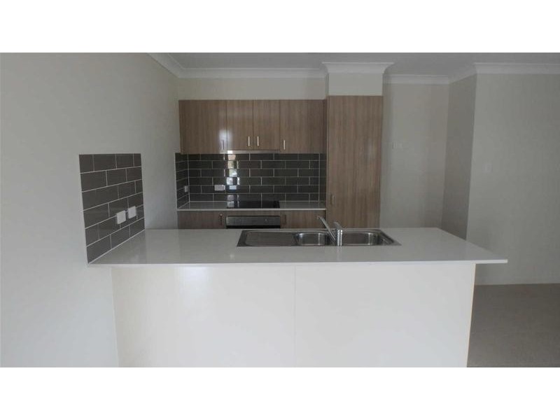 1  Sandalwood Street (24 Hollyoak Crescent), Pimpama QLD 4209