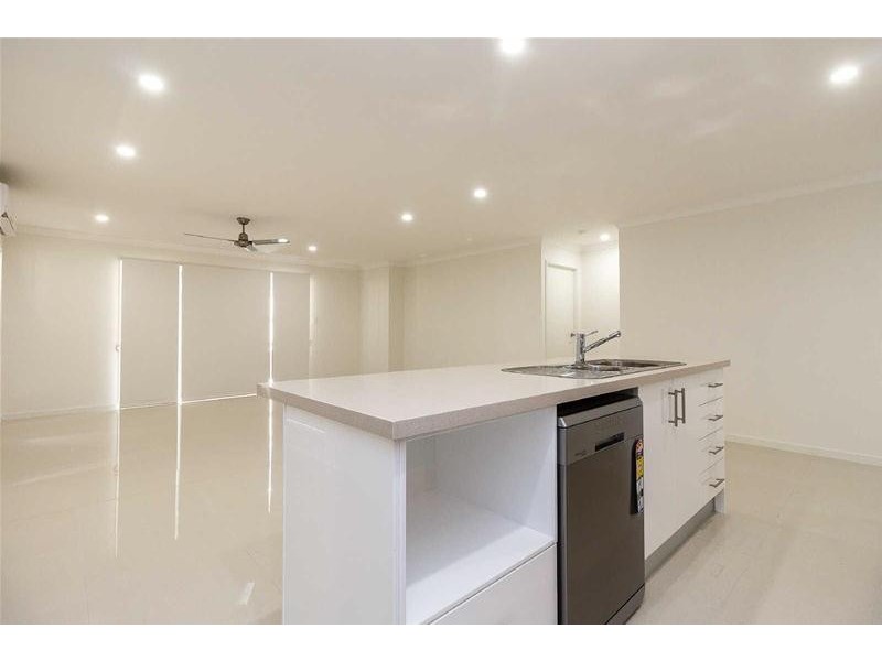 62 Pepper Tree Drive, Holmview QLD 4207