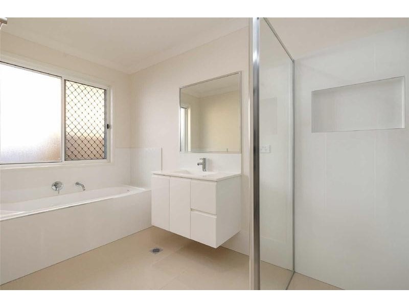 62 Pepper Tree Drive, Holmview QLD 4207