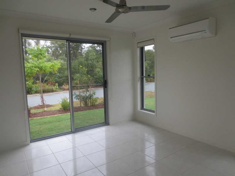 2/24  Cirrus Way, Coomera QLD 4209