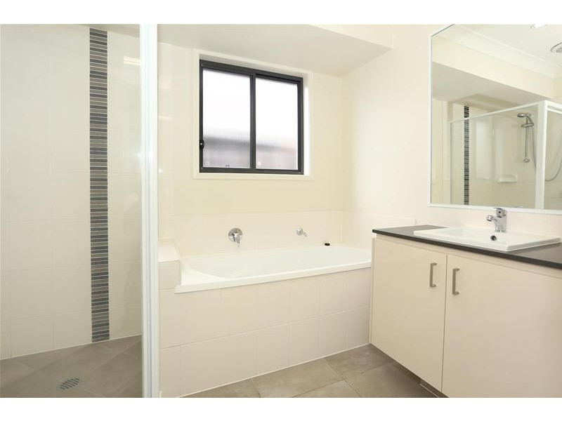 13 Damian Leeding Way, Upper Coomera QLD 4209