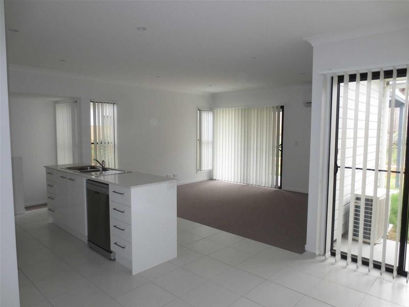 2/17  Chrome Drive “Oreland Estate”, Pimpama QLD 4209