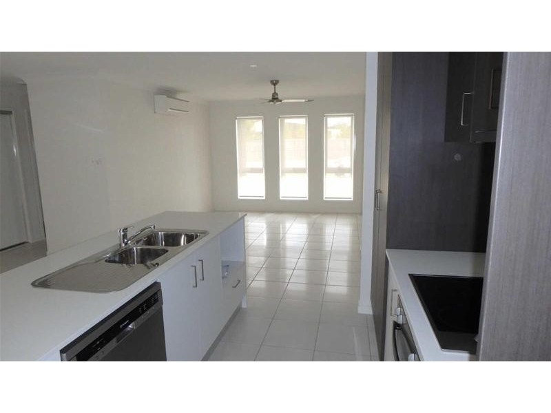 1/6  Vesper Lane, Coomera QLD 4209