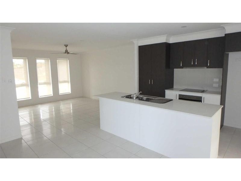 1/6  Vesper Lane, Coomera QLD 4209