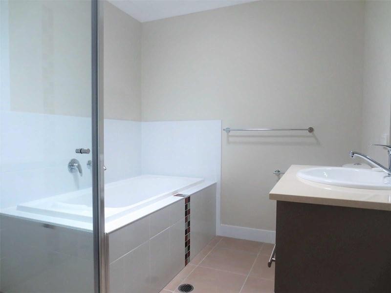 2/12  Dorretti Cct -Lot 304- Coomera Retreat Estate, Upper Coomera QLD 4209