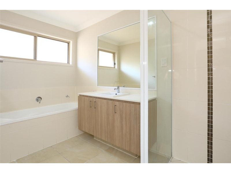 7 Damian Leeding Way, Upper Coomera QLD 4209