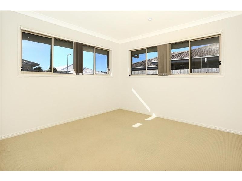 7 Damian Leeding Way, Upper Coomera QLD 4209