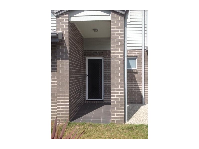 6  Charles Avenue (1 John Crescent), Pimpama QLD 4209