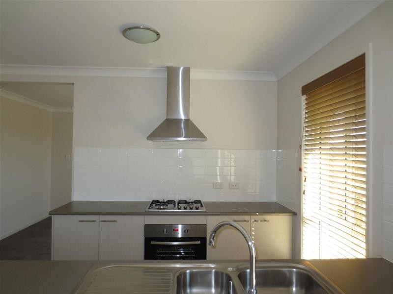 13 Carnarvon Court, Pimpama QLD 4209