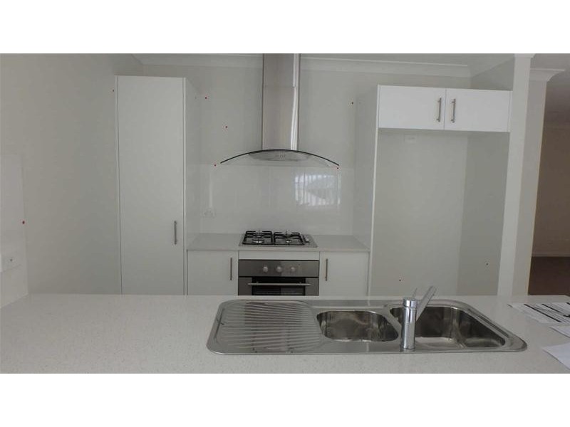 4  Sturt Street, Oxenford QLD 4210