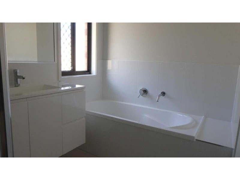 4  Sturt Street, Oxenford QLD 4210