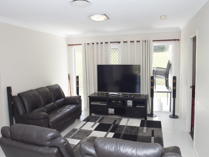 62 Hawkesbury Avenue, Pacific Pines QLD 4211