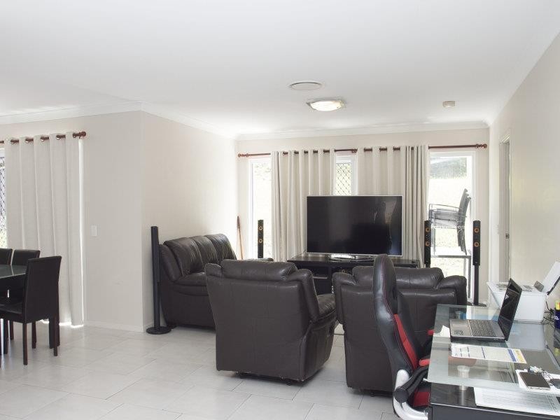 62 Hawkesbury Avenue, Pacific Pines QLD 4211