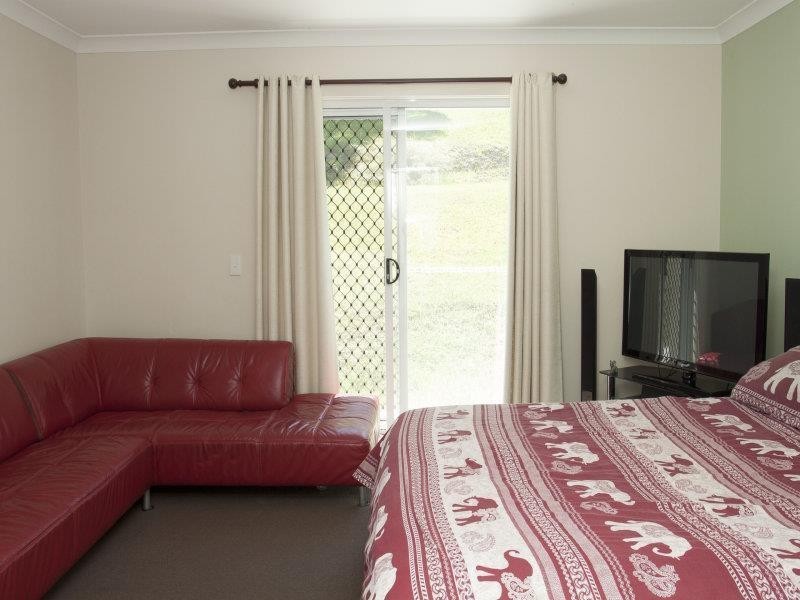 62 Hawkesbury Avenue, Pacific Pines QLD 4211