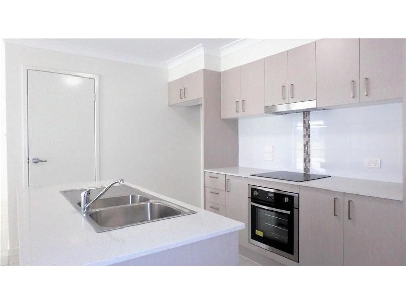 2/9  Bass Court, Oxenford QLD 4210