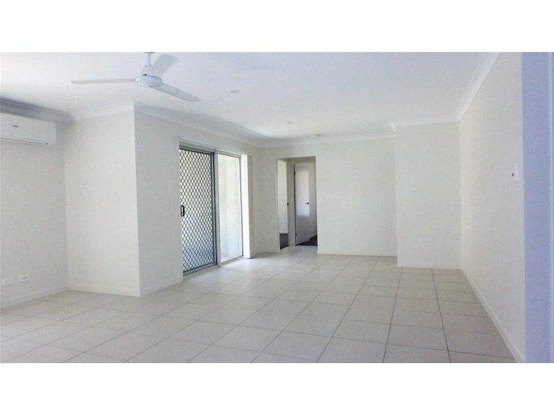 2/9  Bass Court, Oxenford QLD 4210