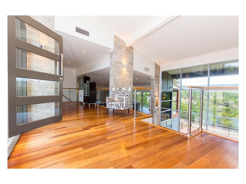 9 Huntington Drive, Maudsland QLD 4210