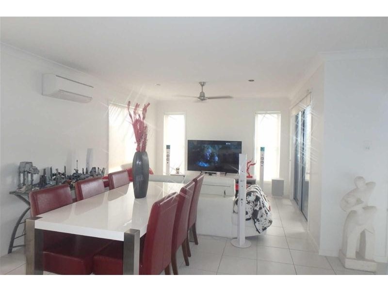 9  Wimmera Crescent, Upper Coomera QLD 4209