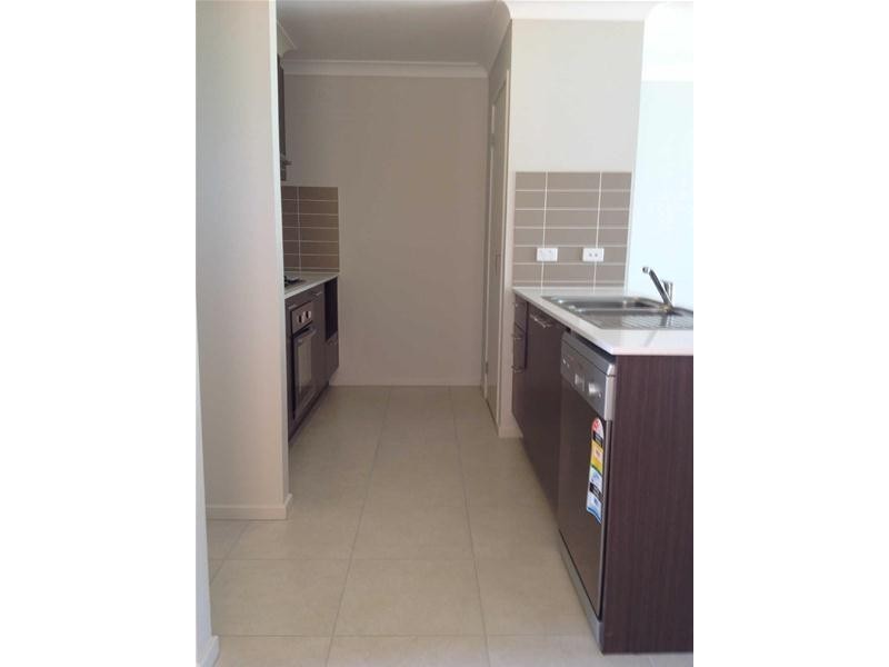 3/3 Christine Drive, Coomera QLD 4209