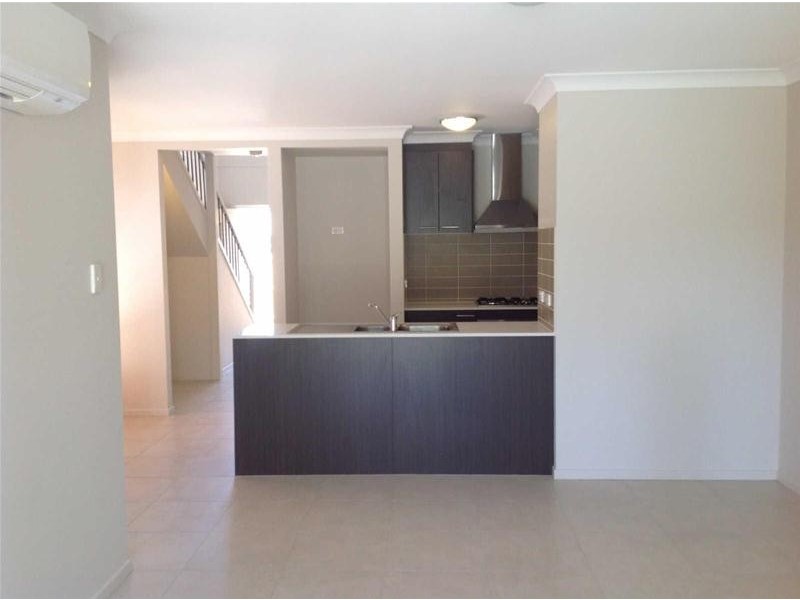 3/3 Christine Drive, Coomera QLD 4209