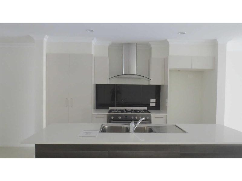 2/18  Gullwing Drive, Upper Coomera QLD 4209