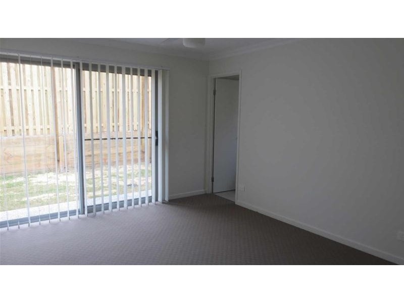 2/18  Gullwing Drive, Upper Coomera QLD 4209