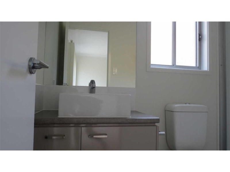 2/18  Gullwing Drive, Upper Coomera QLD 4209