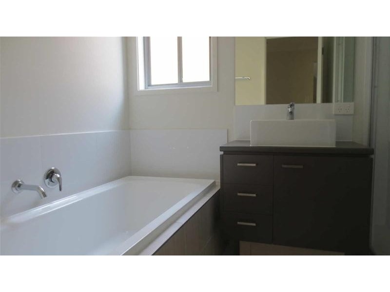 2/18  Gullwing Drive, Upper Coomera QLD 4209