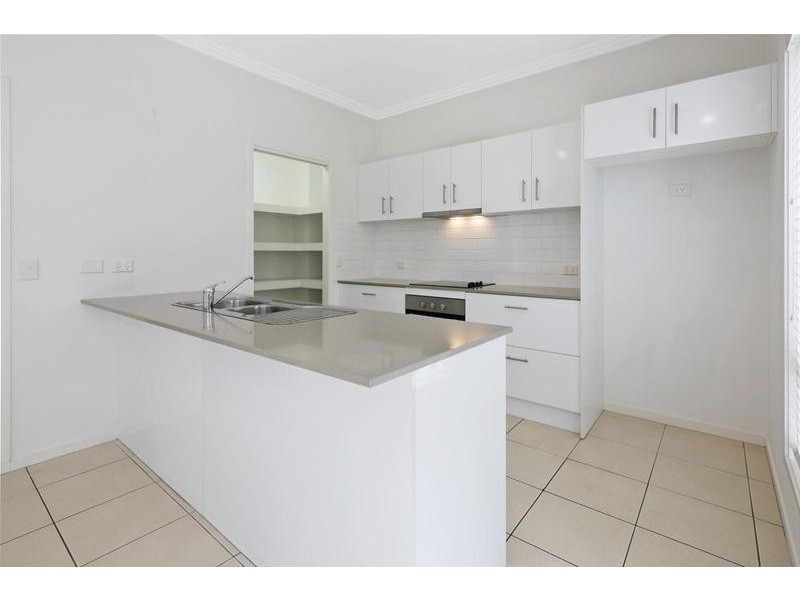 2/10 Careel Close, Helensvale QLD 4212