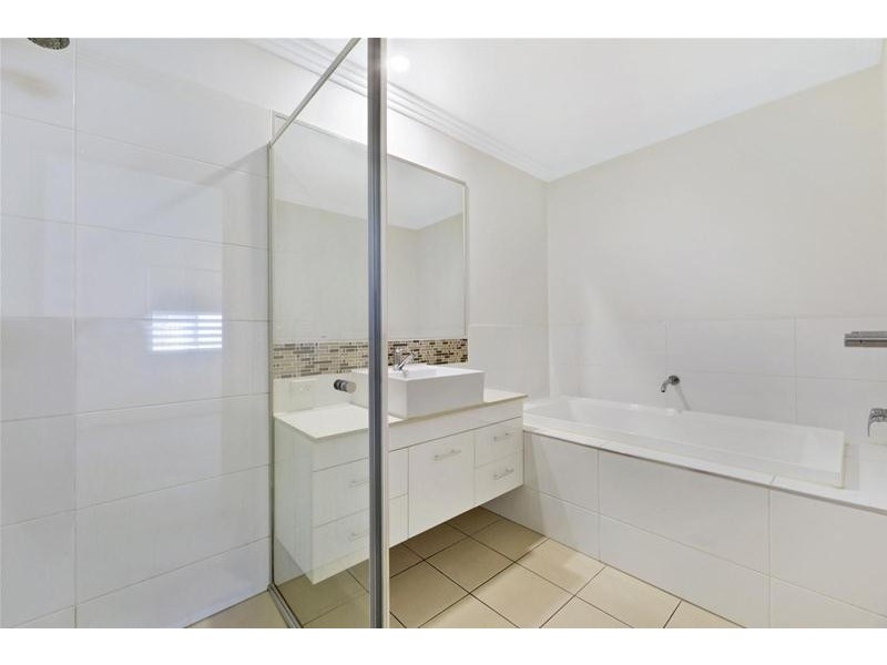 2/10 Careel Close, Helensvale QLD 4212