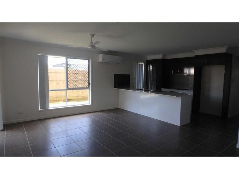 74  Milbrook Crescent, Pimpama QLD 4209