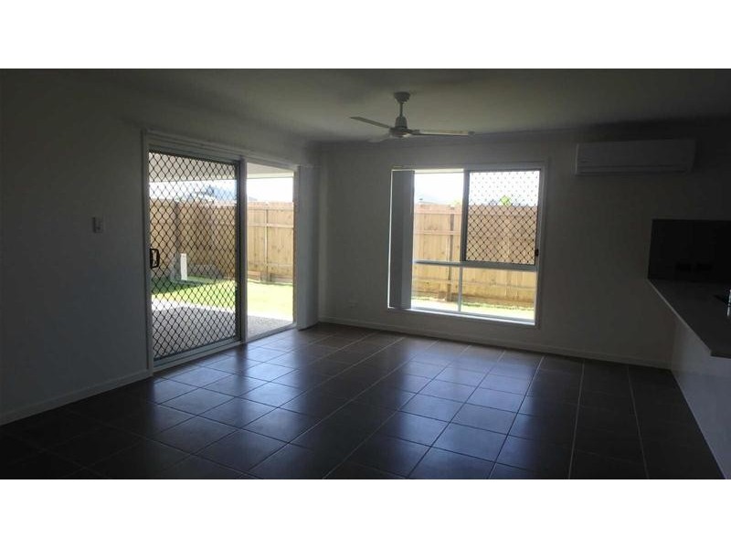 74  Milbrook Crescent, Pimpama QLD 4209