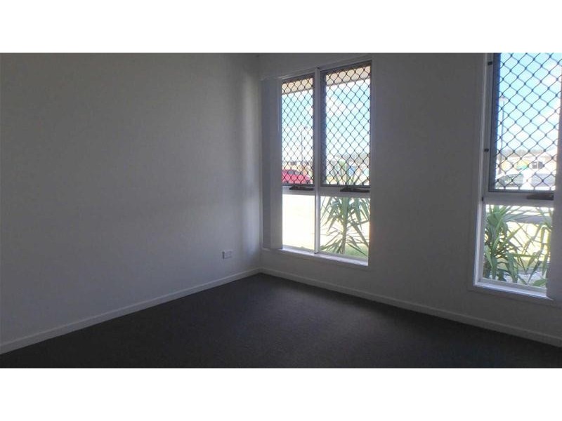 74  Milbrook Crescent, Pimpama QLD 4209