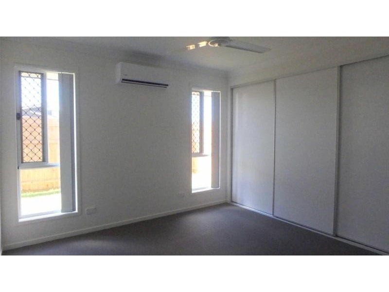 74  Milbrook Crescent, Pimpama QLD 4209