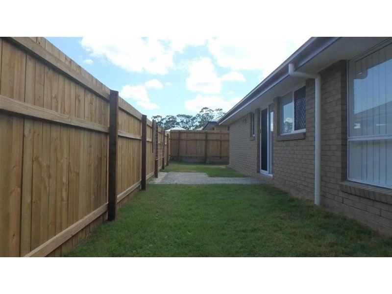 74  Milbrook Crescent, Pimpama QLD 4209