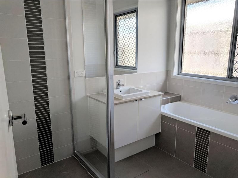 16  Charles Avenue, Pimpama QLD 4209