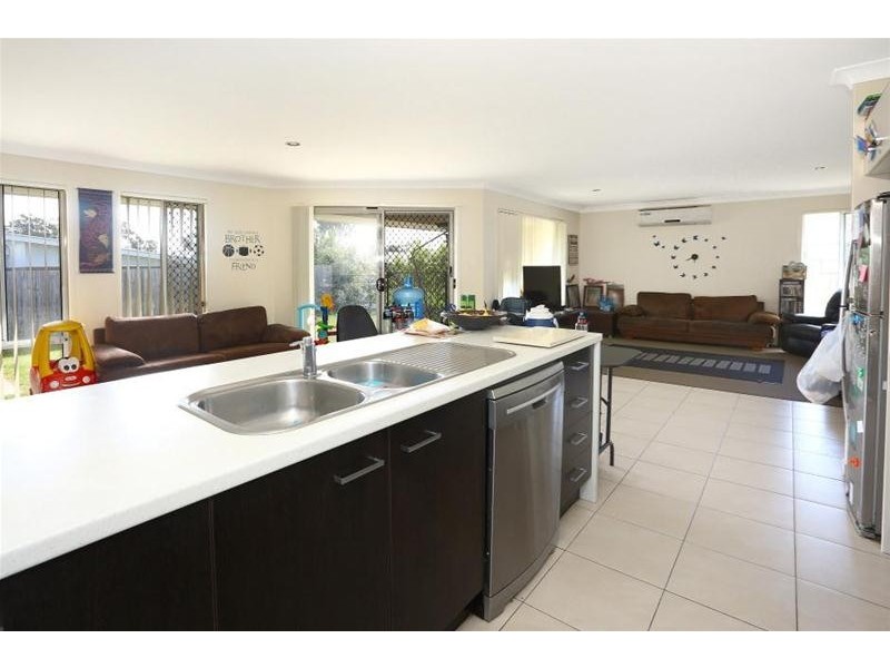 8 Collingrove Circuit, Pimpama QLD 4209