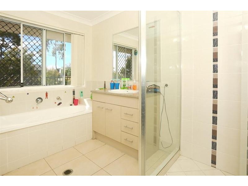 8 Collingrove Circuit, Pimpama QLD 4209