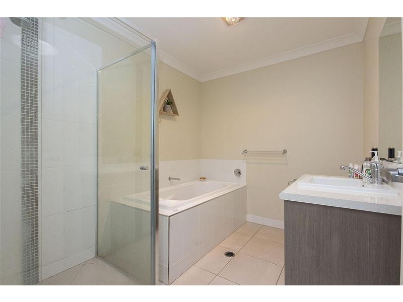 2/7 Isetta Court, Upper Coomera QLD 4209