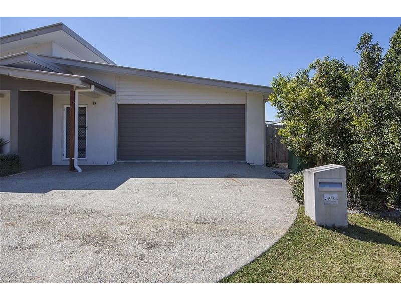 2/7 Isetta Court, Upper Coomera QLD 4209