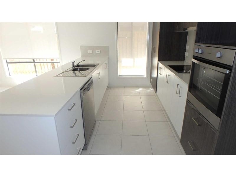 14  McPherson Cr, Coomera QLD 4209