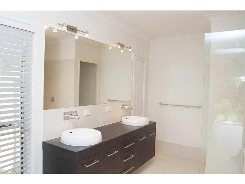 27 Scenic Crescent, Coomera QLD 4209