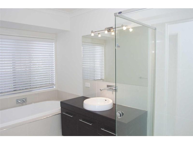 27 Scenic Crescent, Coomera QLD 4209