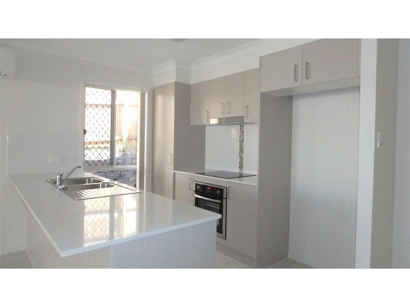 1/9  Bass Crt (1/1 Logan), Oxenford QLD 4210