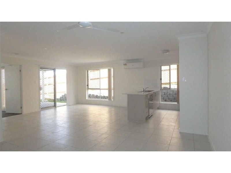 1/9  Bass Crt (1/1 Logan), Oxenford QLD 4210