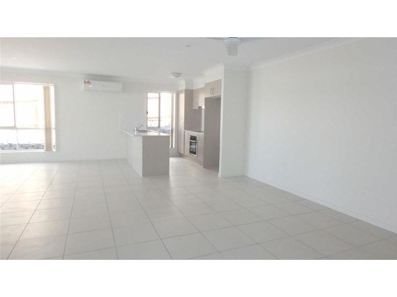 1/9  Bass Crt (1/1 Logan), Oxenford QLD 4210