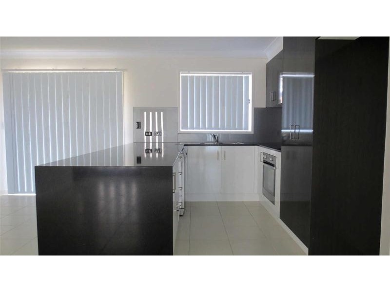 2/7  Bottle Brush Circuit, Coomera QLD 4209