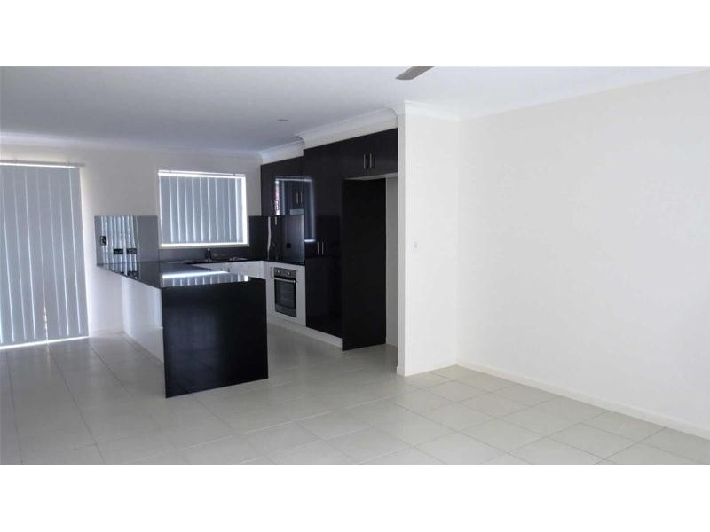 2/7  Bottle Brush Circuit, Coomera QLD 4209