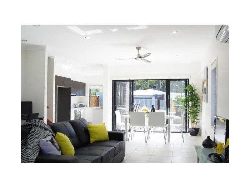 4/4  Mala Court, Coomera QLD 4209