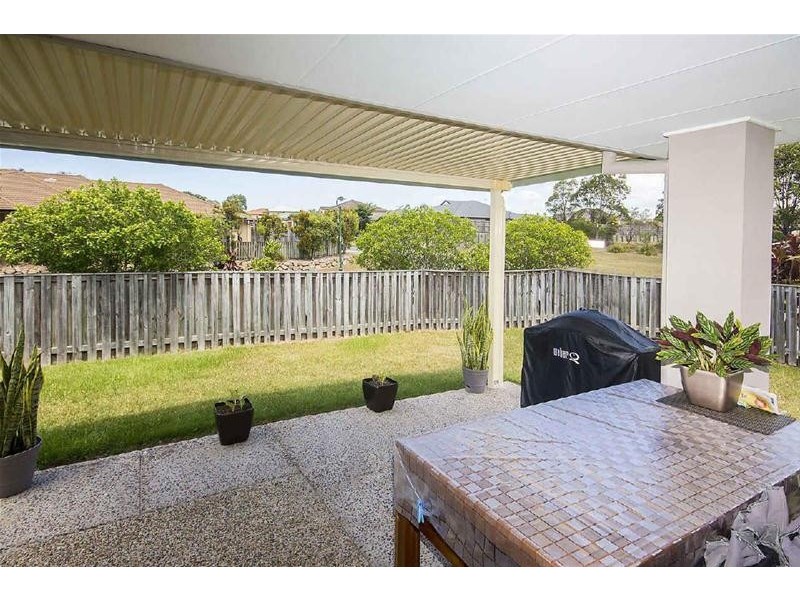 2/5 Schmarr Avenue, Upper Coomera QLD 4209